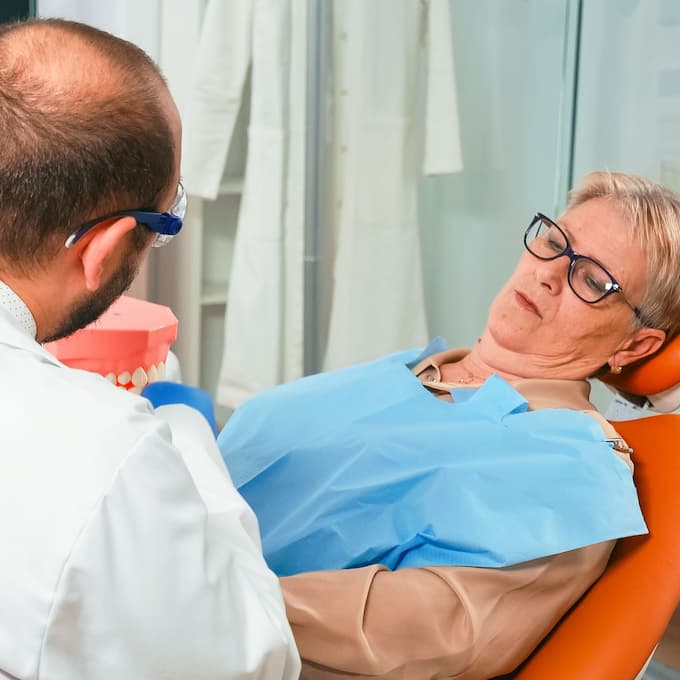 Explaining the Difference between Veneers and Crowns